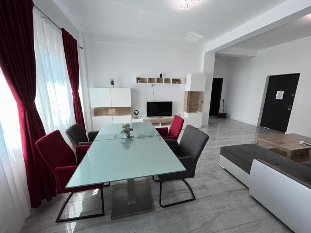Cozy Aparthotel - Central City Szucsáva Kültér fotó